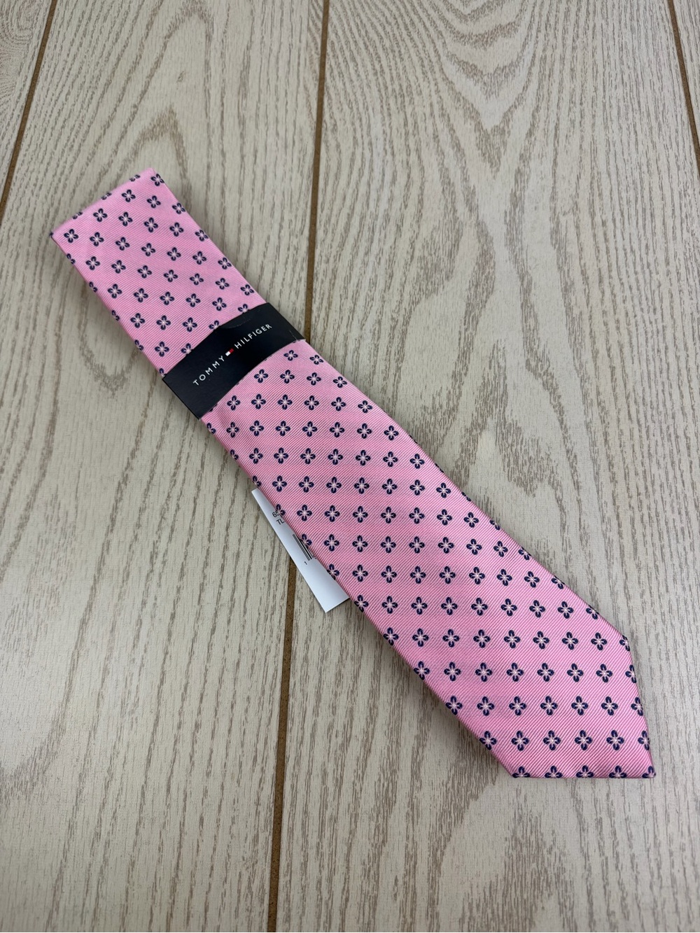 912 Tommy Hilfiger Tie Pink Navy Pattern 650 TL21100145 Silk Poly Blend $69.50